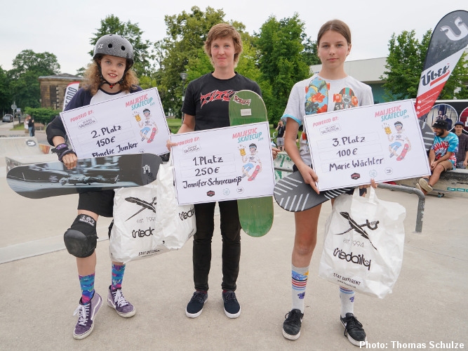 tl_files/events_skateboard/2019maijestic_skatecup/2019maijestic_skatecup_siegerehrung_girls.jpg