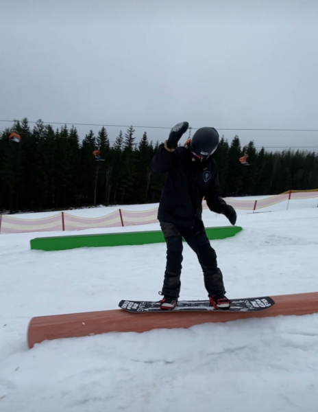 Daniel Kühn - BS 180 fakie 50-50 sw FS 180 off - Snowpark Klínovec 29.12.2021